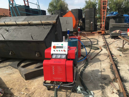 河北聚脲噴涂機(jī)化工儲罐防腐施工案例